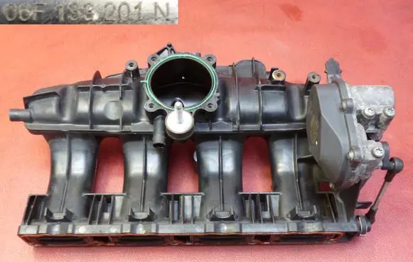Volkswagen Golf V Intake manifold 06F133201N A2C53042178