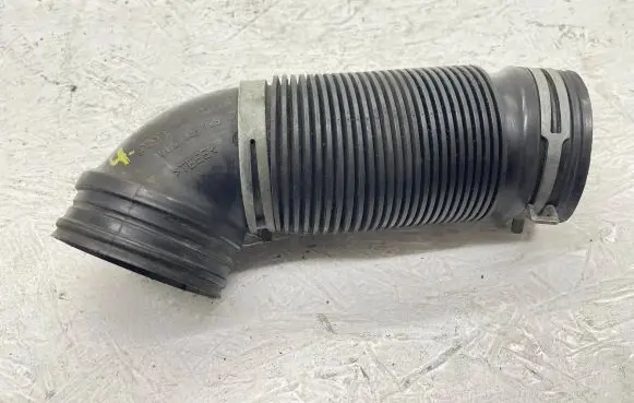 Volkswagen Touran I Air intake hose/pipe 1K0129684B