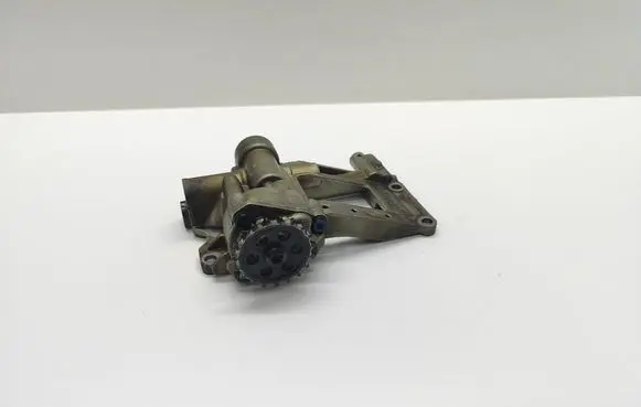 BMW 5 E60 E61 Oil pump 7792945 11417792945 870665