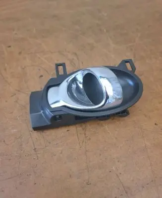 Nissan Juke I F15 Front door interior handle