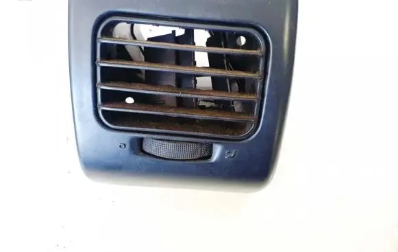 Volkswagen Golf III Dash center air vent grill 1h6819704