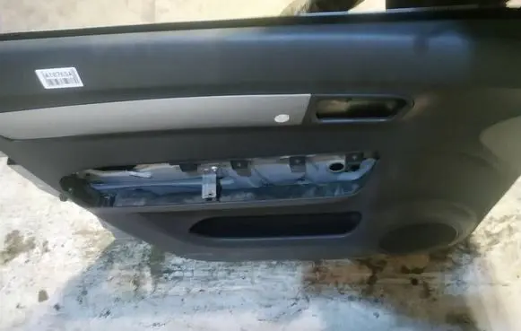 Suzuki Swift I Front door card panel trim