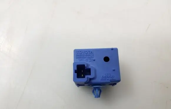 Toyota RAV 4 (XA40) Sensor 8665250010