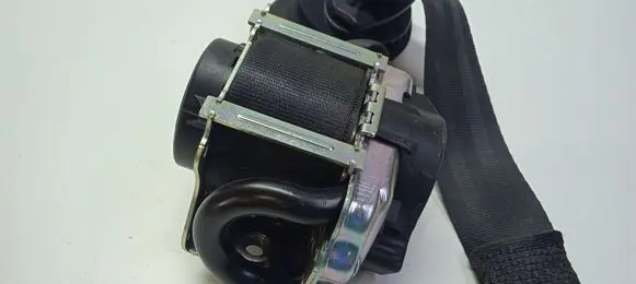 Land Rover Discovery 5 Front seatbelt 635384900A