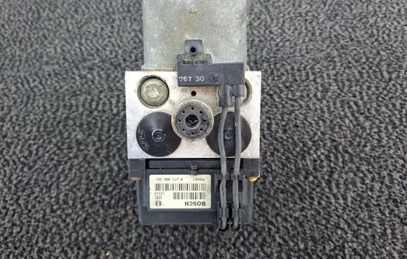 Volkswagen PASSAT B5 ABS Pump 8E0614111AB 0273004281 0265216559