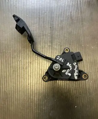 Nissan Qashqai Accelerator throttle pedal 1877B 01292