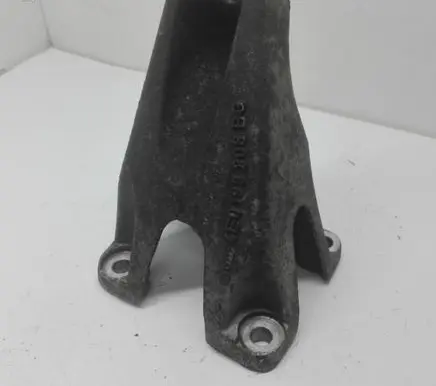 Audi A8 S8 D3 4E Engine mounting bracket 4E0199308BG