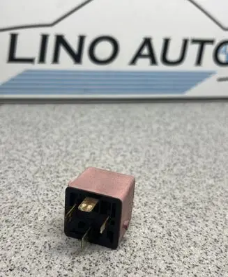 BMW 5 E39 Other relay 8365326
