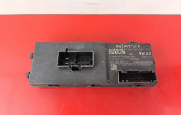 Audi A4 S4 B9 Tailgate/trunk control unit/module 8W1959107A
