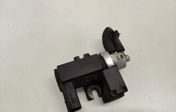 Audi A4 S4 B7 8E 8H Turbo solenoid valve 8E09066270