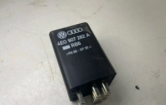 Audi A6 S6 C6 4F Glow plug pre-heat relay 4E0907282A
