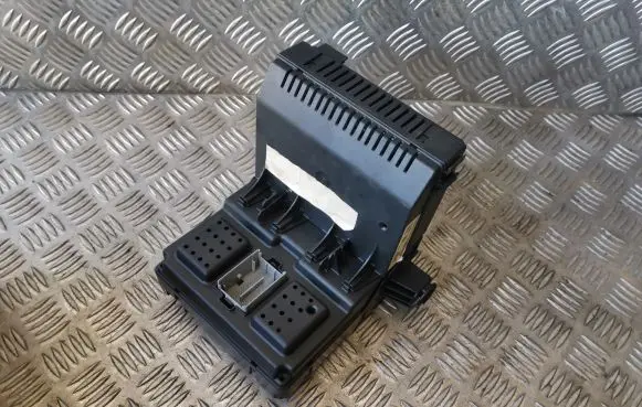 Volvo S60 Fuse module 30786889 06W445 28087583