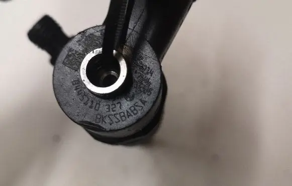 Opel Insignia A Fuel injector 0445110327