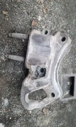 Volvo C30 Engine mounting bracket 326C29