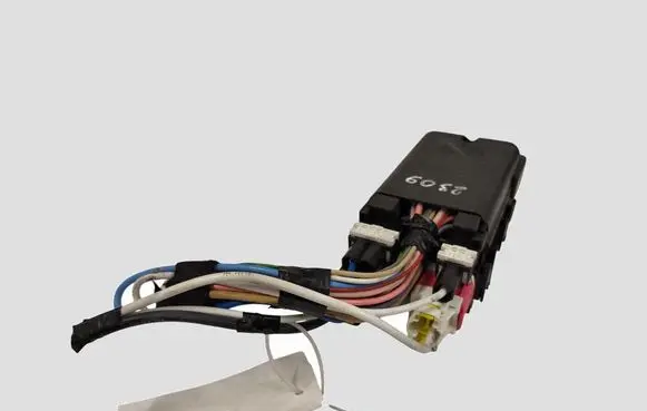 Peugeot 508 Fuse module 9665492680