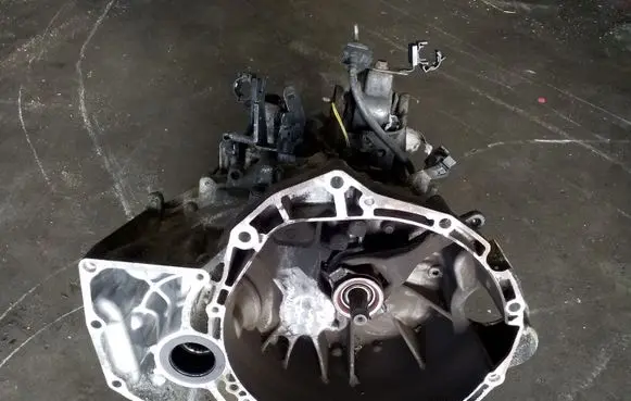 Nissan X-Trail T30 Manual 6 speed gearbox EQ068
