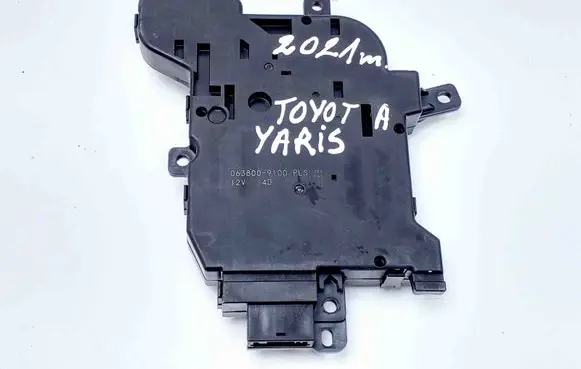 Toyota Yaris XP210 Intake manifold valve actuator/motor 0638009100
