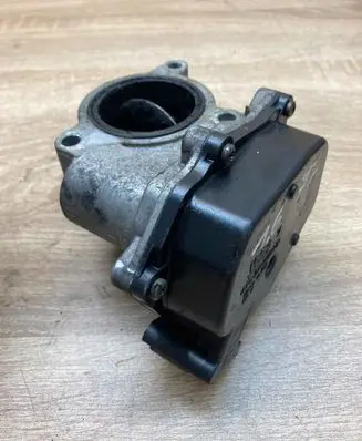 Volkswagen Golf IV Throttle valve 03L128063J