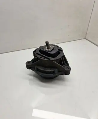 BMW 1 F20 F21 Engine mount bracket 6767657