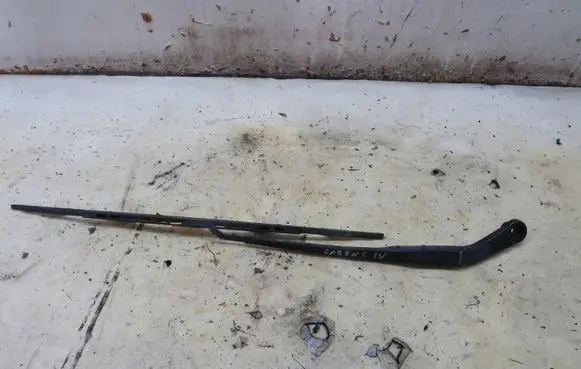 KIA Carens III Front wiper blade arm GMAUTO4574097