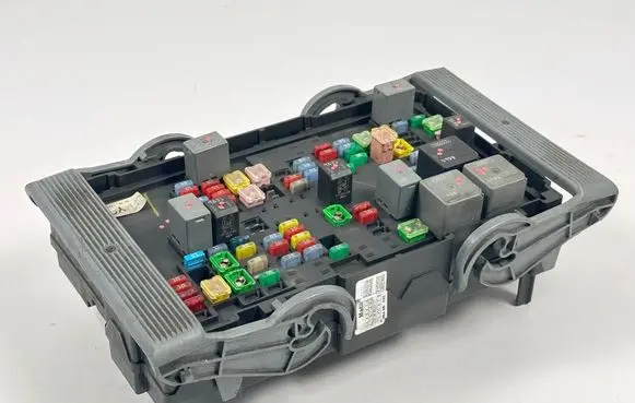 Cadillac Escalade Fuse box set 15925042 19210437