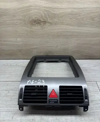 Volkswagen Touran I Dash center air vent grill 1T1819728