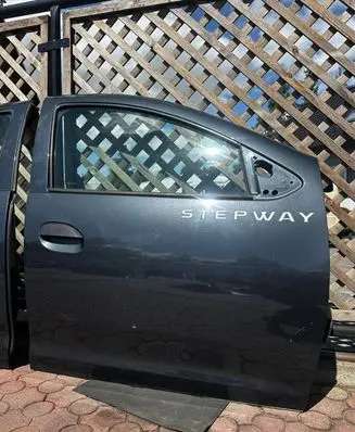 Dacia Sandero II Front door 