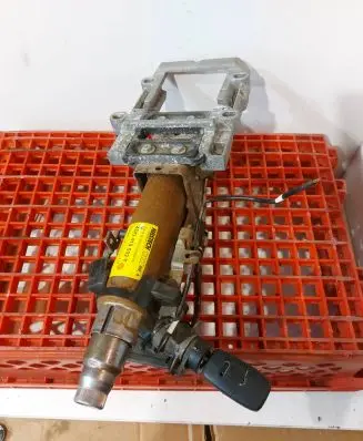 Audi A8 S8 D2 4D Steering wheel axle 4D0419502T