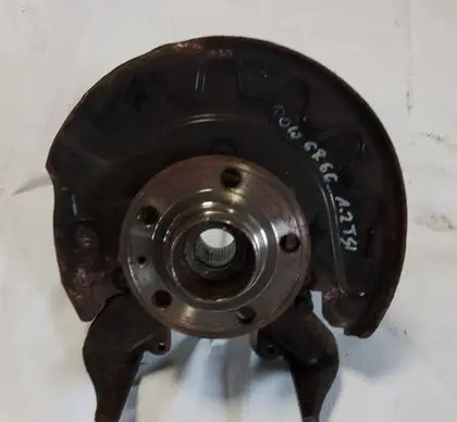 Volkswagen Polo V 6R Front wheel hub spindle knuckle