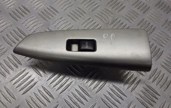 Toyota Corolla Verso E121 Electric window control switch 7423113110