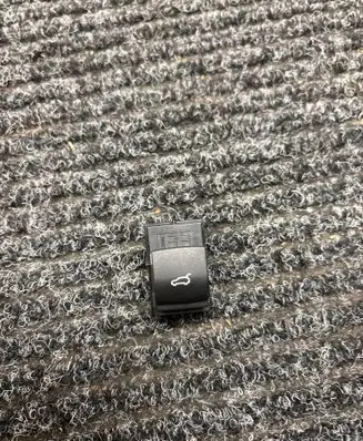 BMW X6 F16 Tailgate opening switch 9318704