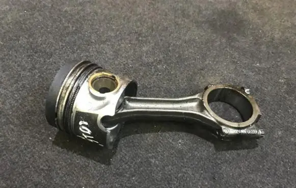 Volkswagen PASSAT B5.5 Piston with connecting rod