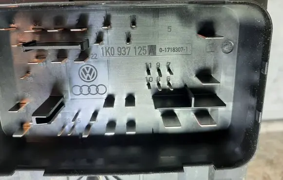 Skoda Octavia Mk2 (1Z) Fuse module 1K0937125A