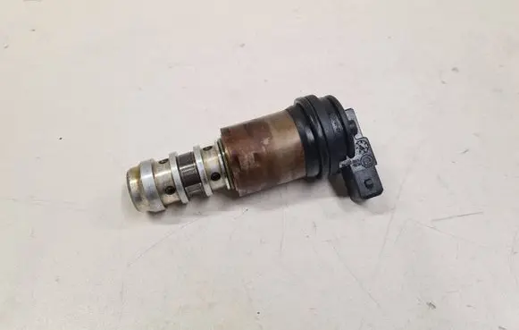 BMW 3 E90 E91 Camshaft vanos timing valve 13150137 1136170732313 170732313