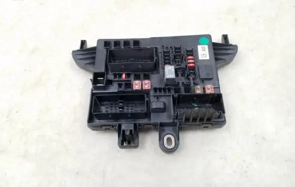 Opel Insignia A Fuse module 22737765