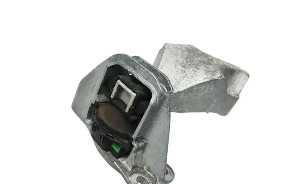 Nissan Micra K14 Engine mount bracket