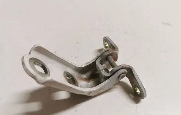 Buick Encore I Front door upper hinge P18015