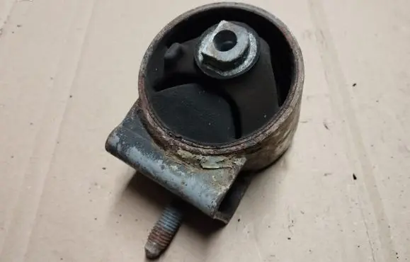 Ford Taurus Engine mount bracket