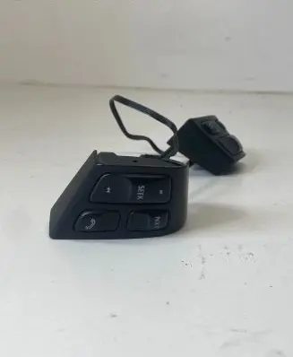 Steering wheel buttons/switches