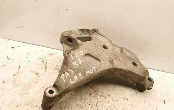 Volkswagen PASSAT B7 Engine mounting bracket 03L199207 KTS124V120 13124712