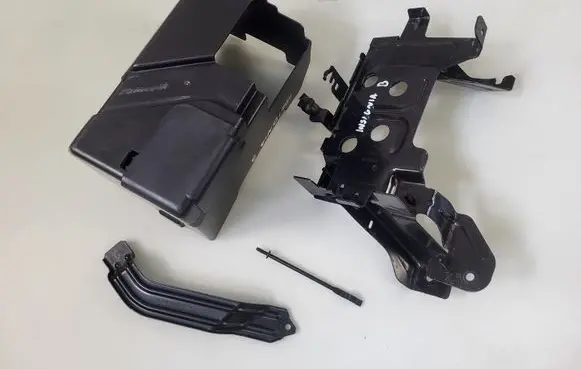 Opel Insignia B Battery box tray 84213688 84116582 23253933