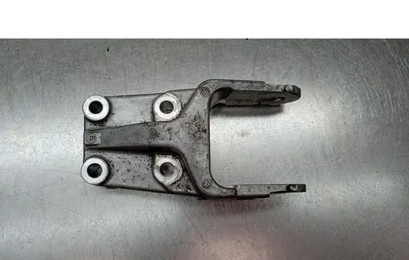 Peugeot 607 Engine mounting bracket 9646119980