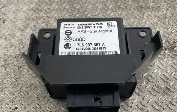 Volkswagen Touareg I Light module LCM 7L6907357A