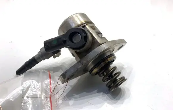 Peugeot 308 Fuel injection high pressure pump 9812133780