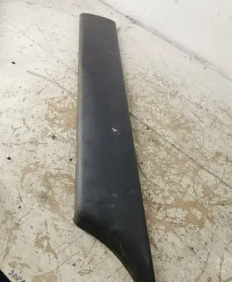 Rear fender molding trim