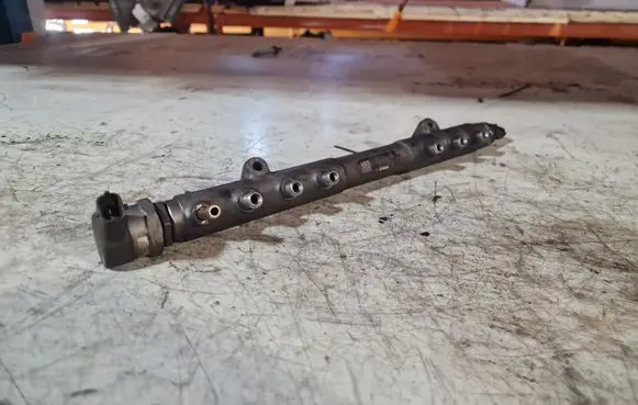 Volvo XC90 Fuel main line pipe 0445215023