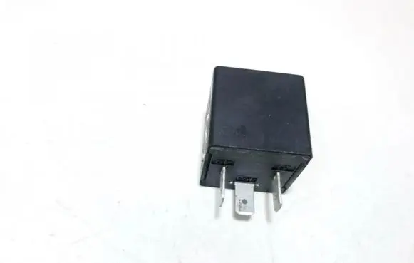 Volkswagen Polo III 6N 6N2 6NF Other relay 1l0953227