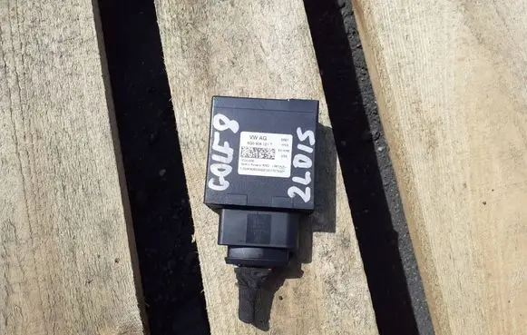 Volkswagen Golf VIII Fuel level meter relay 5Q0906121T