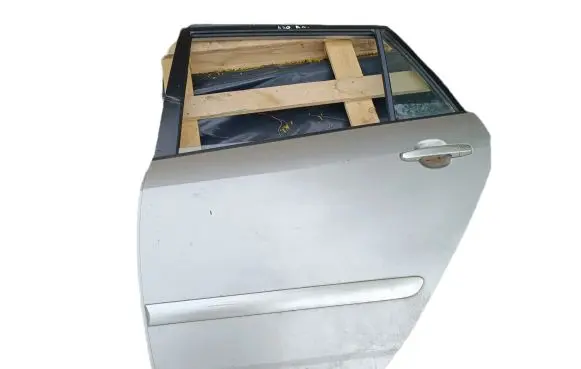 Toyota Corolla Verso E121 Rear door