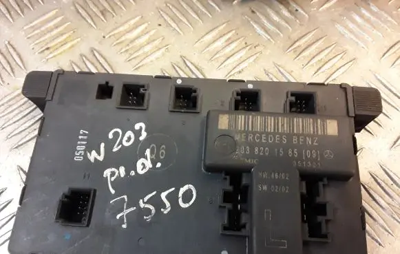 Mercedes-Benz C W203 Door control unit/module 2038201585 A2038201585